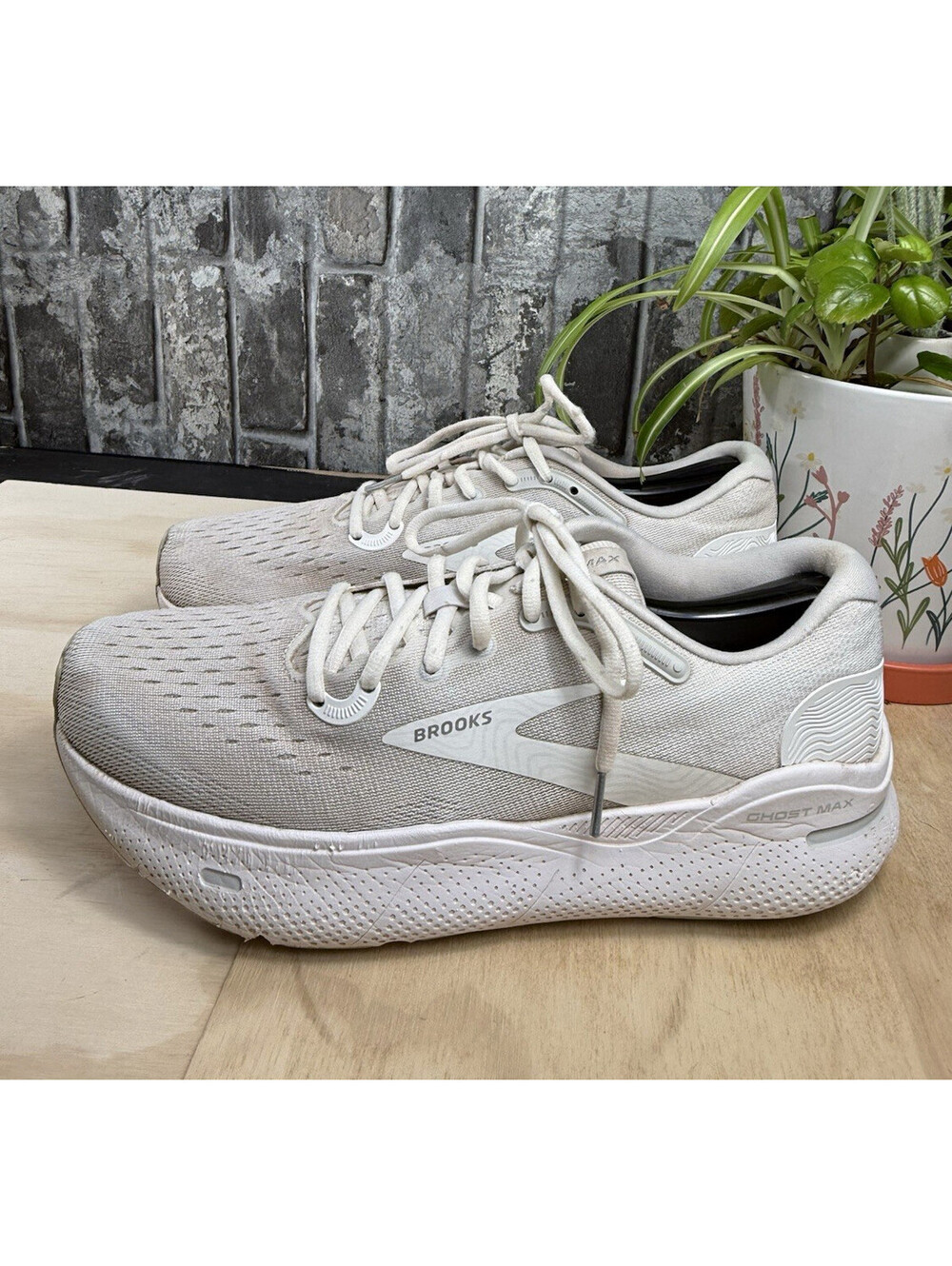 Brooks Ghost Max Men's White/Beige Athletic Sneaker 110406-1D-124